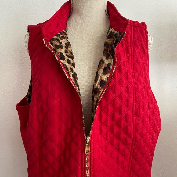 New Direction Woman's Sz 1x Red Quilted Vest with Leopard Lining Full Length Zip - Picture 2 of 13